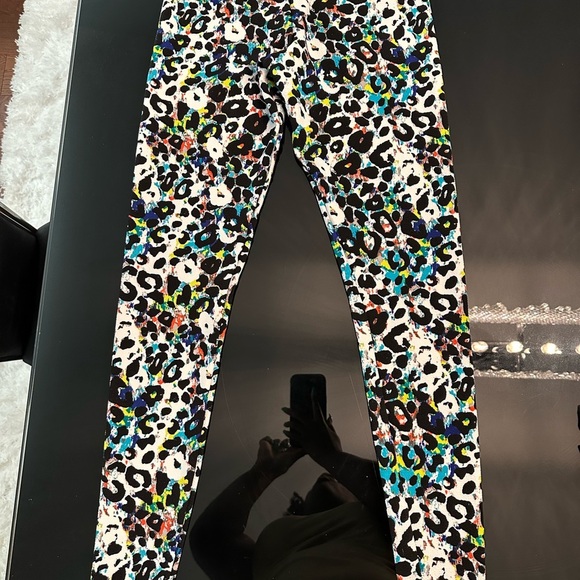 Material Girl Multicolor Abstract Print Leggings - Picture 2 of 4